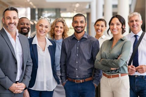 Diverses Team aus Angestellten und Beamten